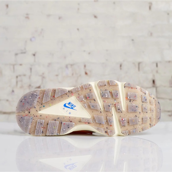 NIKE Huarache Premium Sneakers - Picture 6 of 6